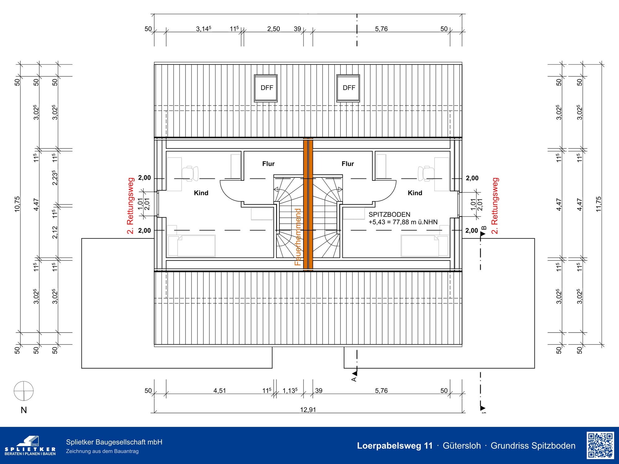 Grundriss Spitzboden des Doppelhauses mit einem Zimmer und Flur je Haushälfte